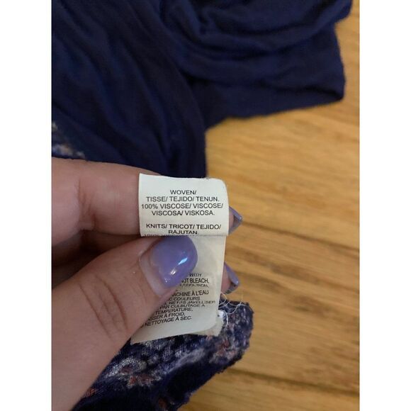 Lucky Brand, women’s purple 3/4 sleeve patterned hi low slit back size small - Picture 8 of 8